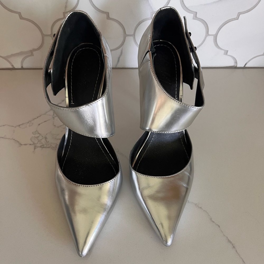 Elizabeth and James Metallica Heels - Picture 2 of 10